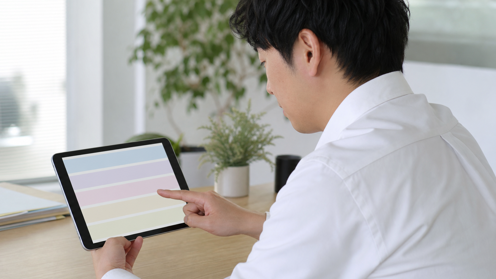 タブレットでカテゴリーの候補を一つ選ぶ事業者